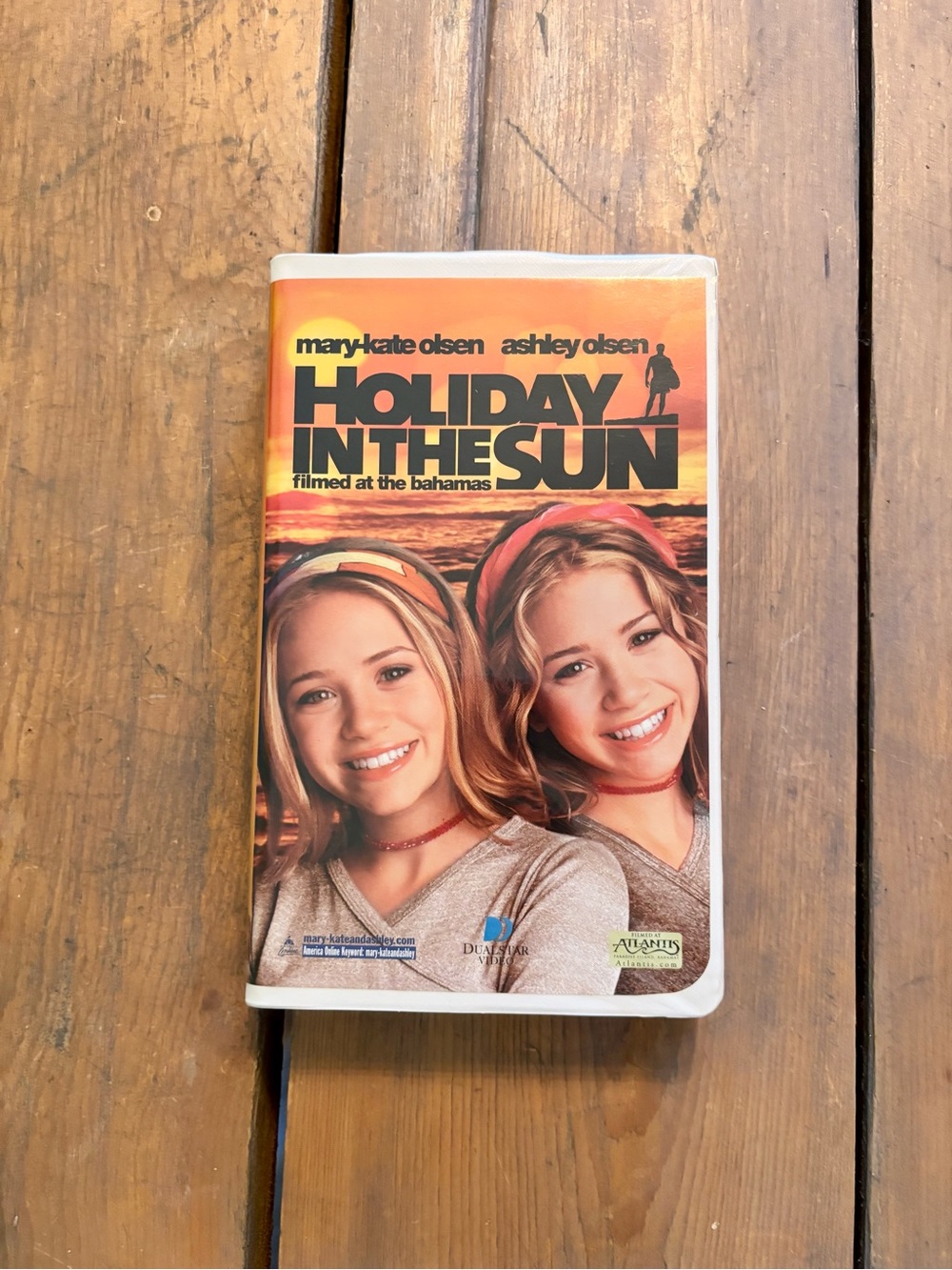Mary-Kate & Ashley Olsen Holiday in the Sun VHS